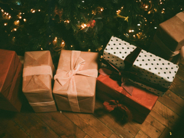 App Dating, Romance, and Love: Finding the Perfect Flocked or Pink Christmas Tree